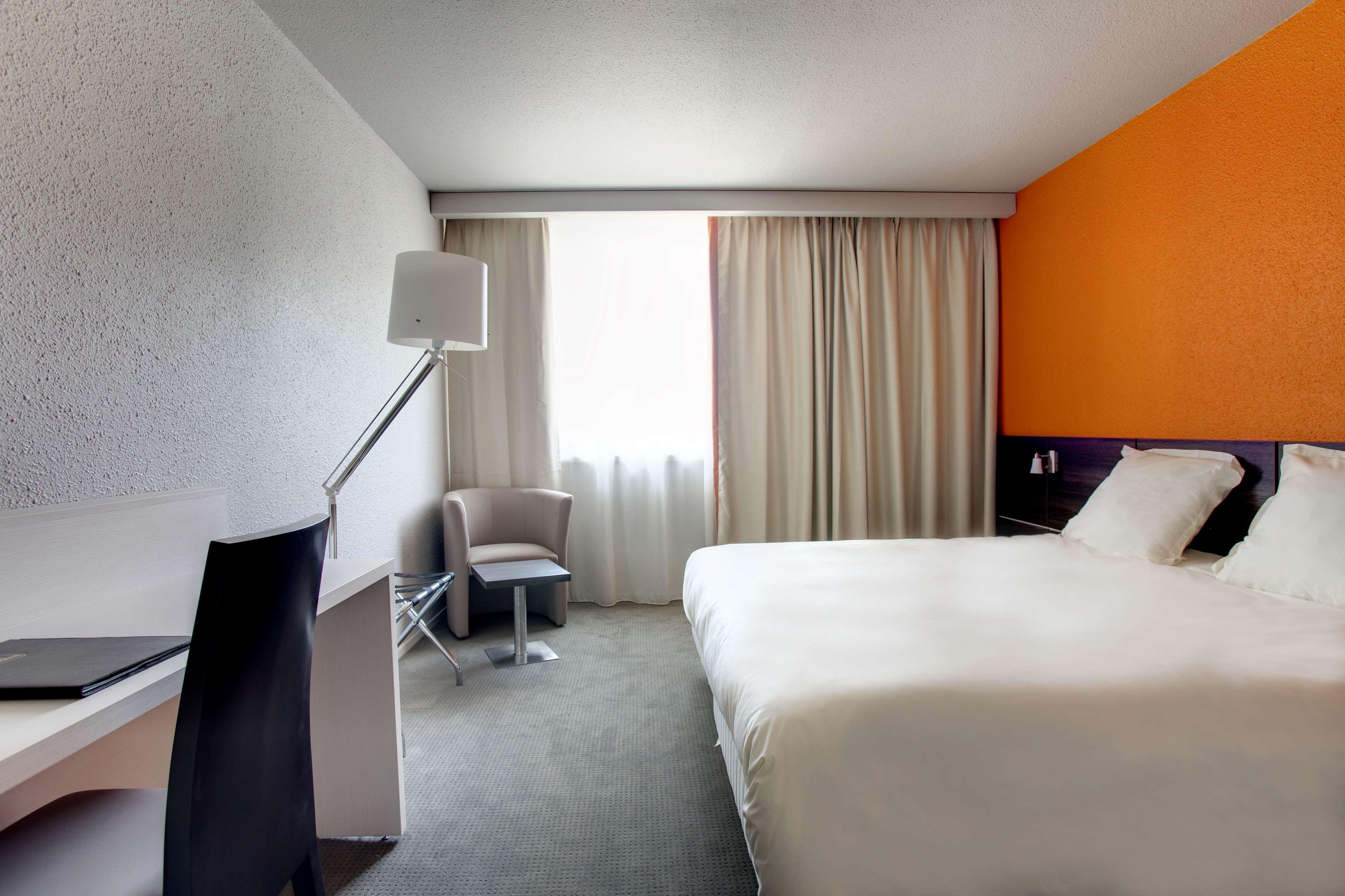 Best Western Alexander Park Шамбери Екстериор снимка