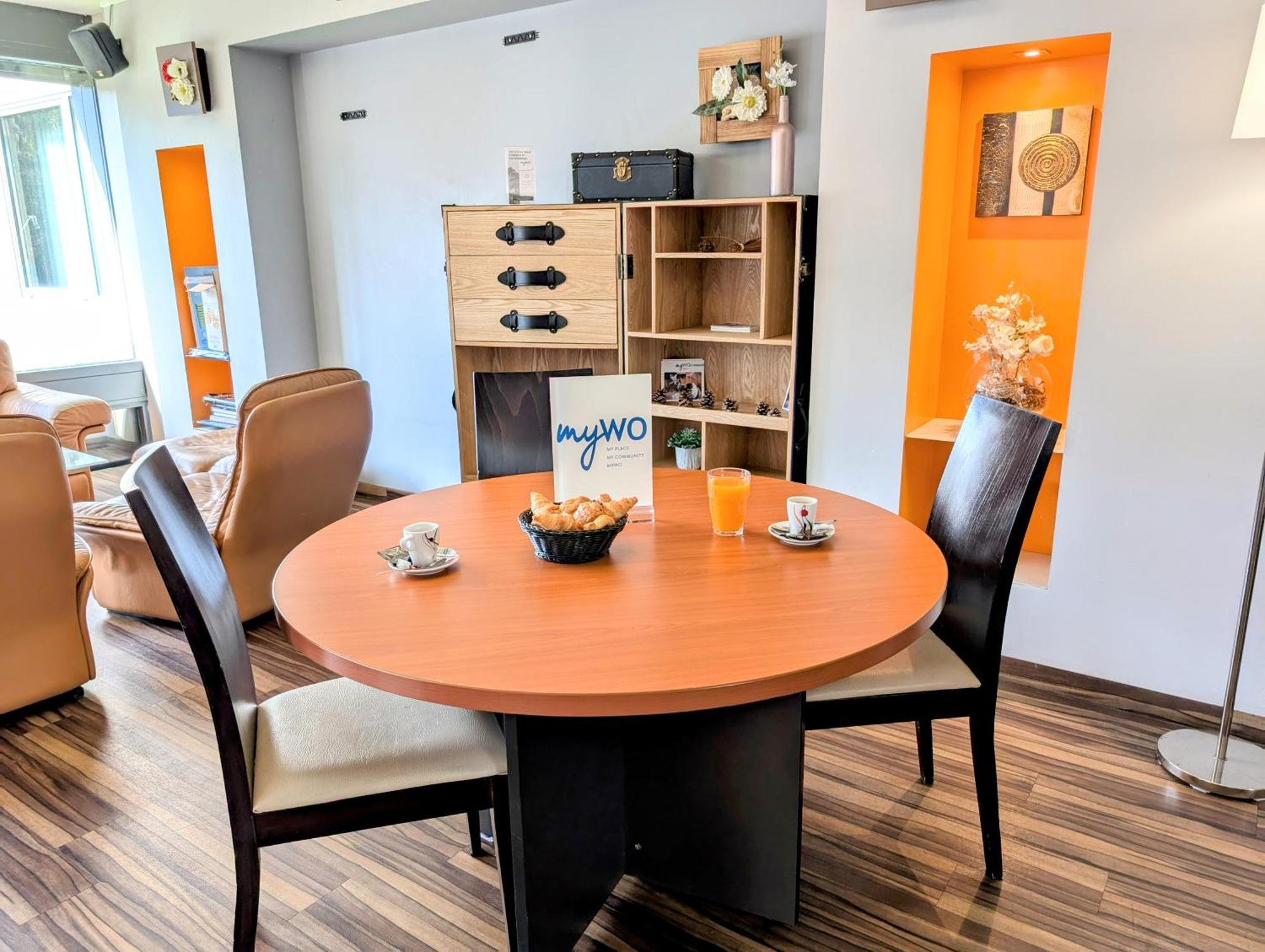 Best Western Alexander Park Шамбери Екстериор снимка